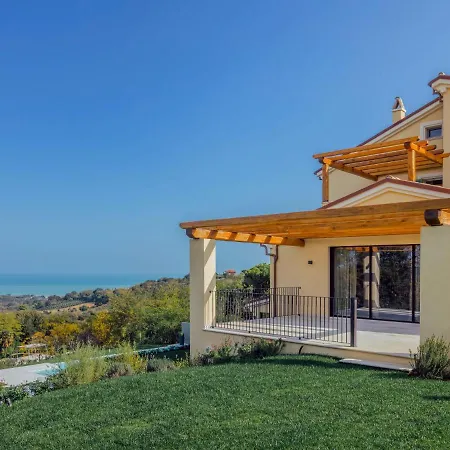 Βίλα Luxurious In With Private Pool